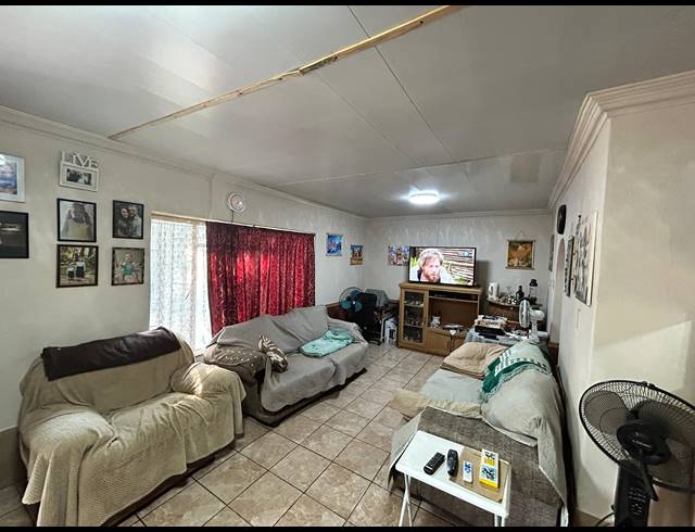 5 BEDROOM FREESTANDING FOR SALE IN PRETORIA WEST